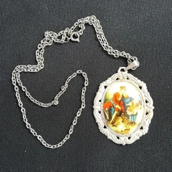 Vintage renaissance Pendant Necklace - Picture 1 of 4